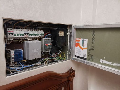 Люк под покраску Мега-Мастер Элит II 2 створки, широкий профиль Люк под покраску Мега-Мастер Элит II 2 створки, широкий профиль